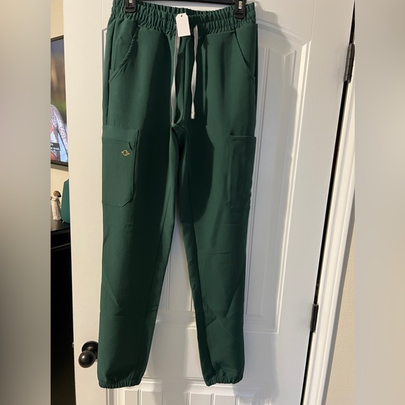 Luuna Scrubs Small Tall Nova Joggers NWT - Picture 2 of 2